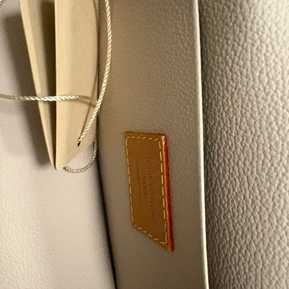 Louis Vuitton Red Monogram Cosmetic Case with Script Accent - Picture 6 of 7